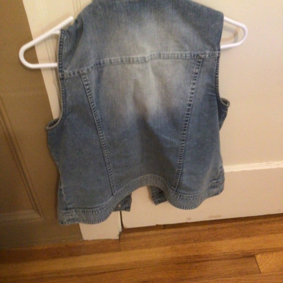 Chicos Light wash embellished denim vest in size 0 EUC - Picture 4 of 8